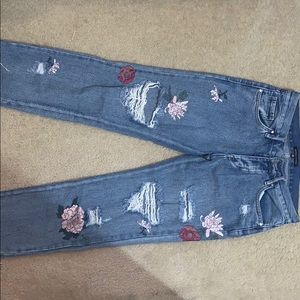 NWOT Kendall Kylie embroidered jeans